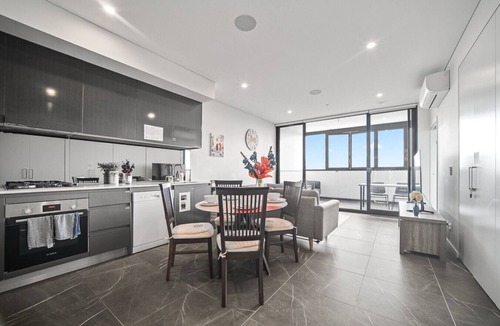 Wentworth Point Apartment | GREEN Skyline View2BR close to Easter Show