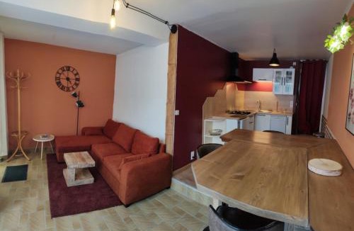 Pont-d'Ouilly Apartment | Green Summer