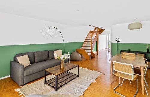 Hirslanden Apartment | Green Terrace: Spacious Apartment