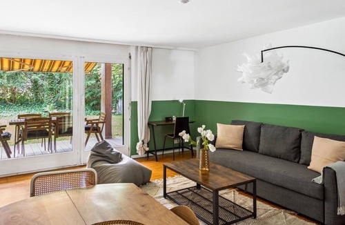 Hirslanden Apartment | Green Terrace: Spacious Apartment