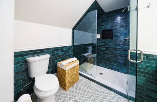 Brookfield Hotel | Green Trails Inn