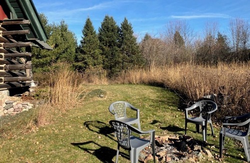 Amherst Cottage | Green, unique, comfortable, open loft cabin