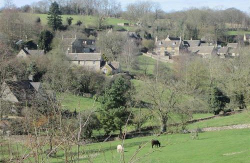 Rendcomb Apartment | Green Valley, Cotswold stay with hamper