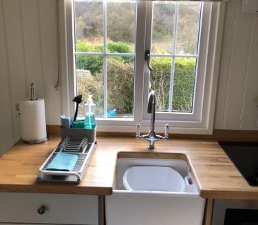 Rendcomb Apartment | Green Valley, Cotswold stay with hamper