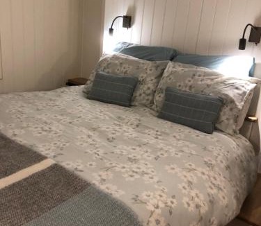 Rendcomb Apartment | Green Valley, Cotswold stay with hamper