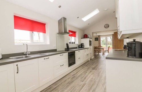Norwich Cottage | GREENACRES, pet friendly, with open fire in Norwich