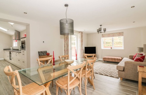 Norwich Cottage | GREENACRES, pet friendly, with open fire in Norwich