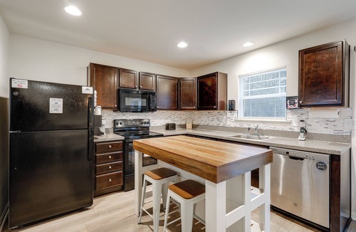 Captain's Cove House | Greenbackville Retreat w/Deck: 1 Mi to Marina!