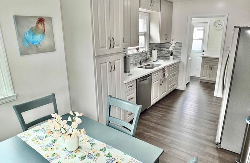 Belmont Heights House | Greenbelt Guesthouse - Peaceful, Golf, Bowling Green. Easy Access to World Cup