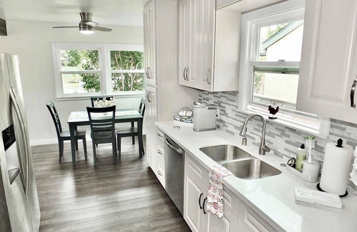Belmont Heights House | Greenbelt Guesthouse - Peaceful, Golf, Bowling Green. Easy Access to World Cup