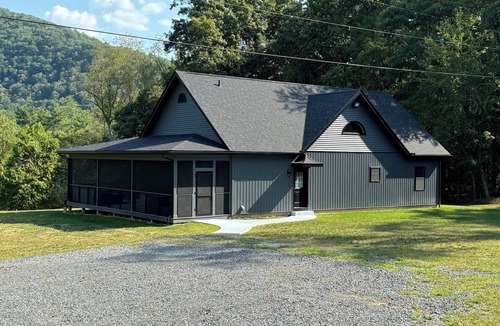 Frankford House | Greenbrier River Getaway