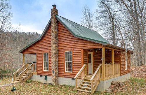 Marlinton House | Greenbrier River On-Site! Modern-Rustic Log Cabin