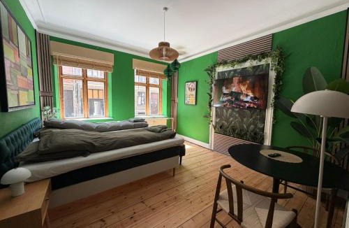 Aalborg Midtby Bed & Breakfast | Greenbrook Homes - Jungle Suite