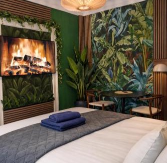 Aalborg Midtby Bed & Breakfast | Greenbrook Homes - Jungle Suite