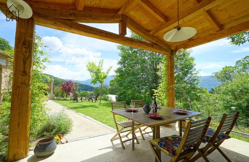 Tasso Villa | greenery in the chestnut grove.