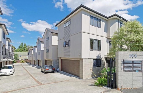 Greenlane House | Greenlane's home