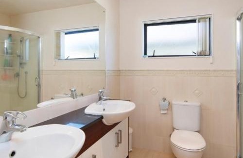 Greenlane House | Greenlane's home