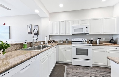 Naples Condo | GreenLinks at Lely Resort · 1st Floor · Lake View · Golf · Sleeps 6