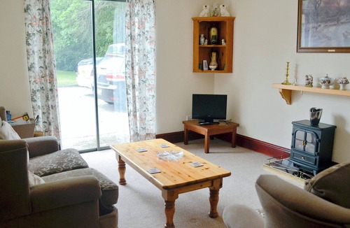 Llansantffraed Cottage | Greenmeadow Bungalow