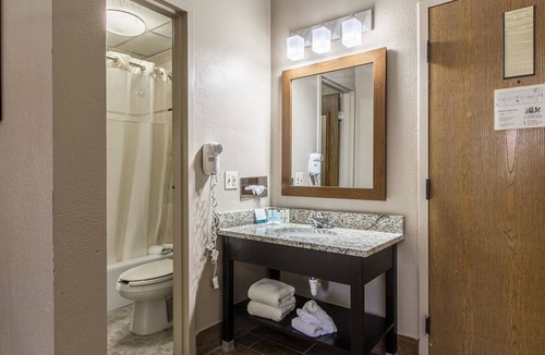 Wickliffe Hotel | GreenRidge Hotel