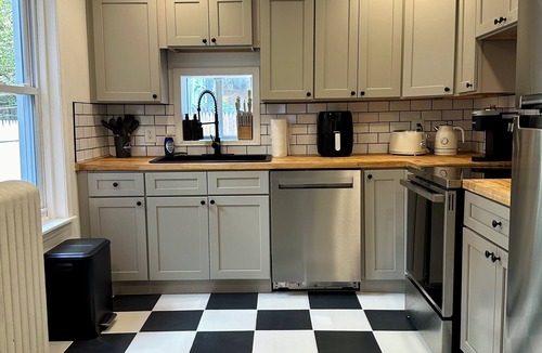 Allentown House | GREENSBERG'S BUNDLE OF HAPPINESS