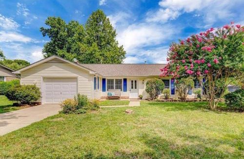 Greensboro Apartment | Greensboro Get-together, K Bed, Secret Playroom, central location