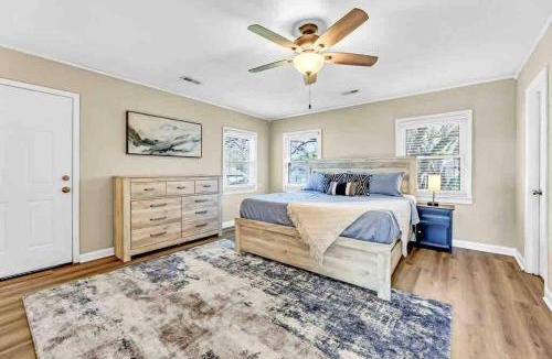 Greensboro Apartment | Greensboro Get-together, K Bed, Secret Playroom, central location