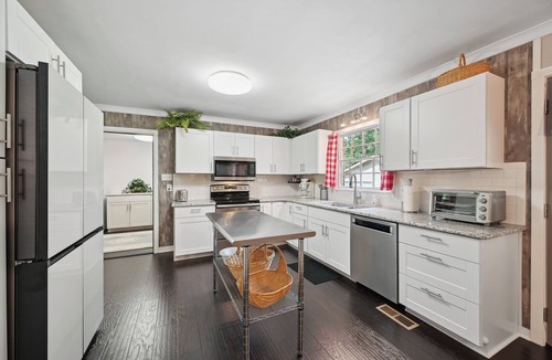 Greensboro House | Greensboro Golf Getaway - 9 Mi to Downtown!
