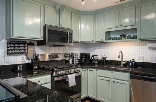 Kirkwood House | Greensboro`s Gem! Group Friendly, Central Location