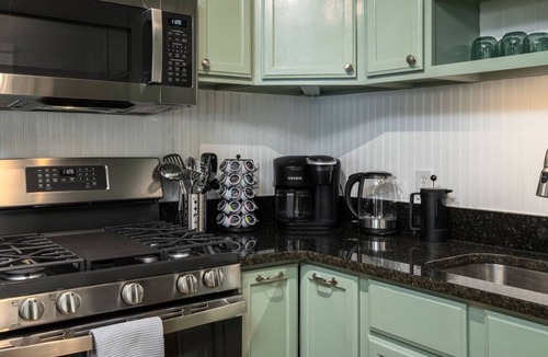 Kirkwood House | Greensboro`s Gem! Group Friendly, Central Location