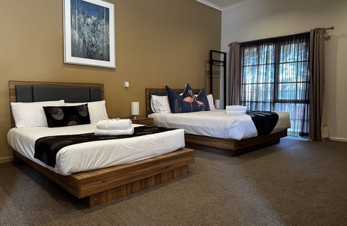 Macleod Hotel | Greensborough Motel