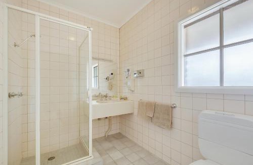 Macleod Hotel | Greensborough Motel