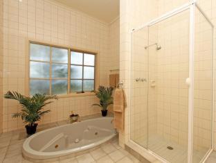 Macleod Hotel | Greensborough Motel