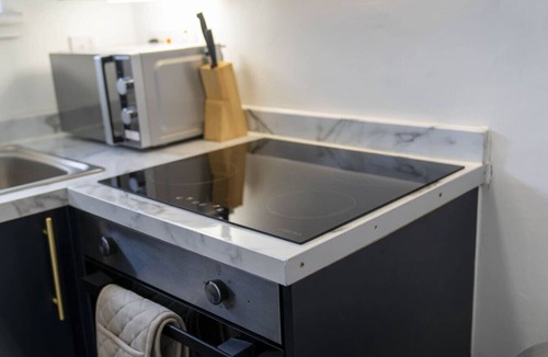 Motherwell House | Greenside Getaway Newarthill