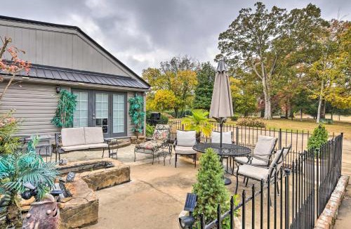 Greenville Apartment | Greenville Apt with Patio Work, Play and Unwind!