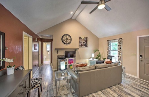 Greenville House | Greenville Cottage with Private Backyard and Deck
