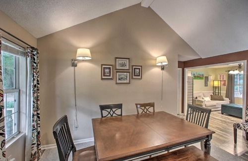 Greenville House | Greenville Cottage with Private Backyard and Deck