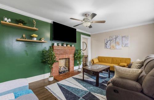 Welcome House | Greenville Cozy Retreat