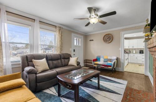 Welcome House | Greenville Cozy Retreat