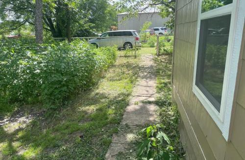 Greenville House | Greenville Farmhouse Retreat 2 Bedroom Country Stay with AC