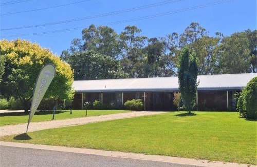 Tocumwal Hotel | Greenways Holiday Units