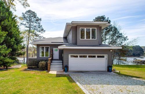 Greenwood House | Greenwood Group Retreat w/Large Private Dock!