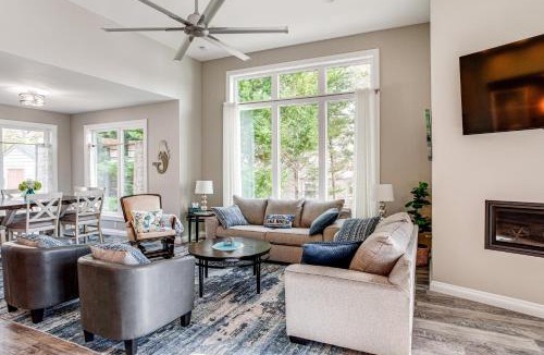 Greenwood House | Greenwood Group Retreat w/Large Private Dock!