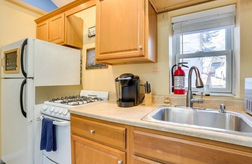 Hewitt Cottage | Greenwood Lake Cottage w/Shared Dock & Hot Tub!