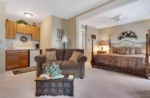 Harrison Bed & Breakfast | Greenwood Manor Inn