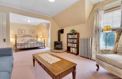 Harrison Bed & Breakfast | Greenwood Manor Inn