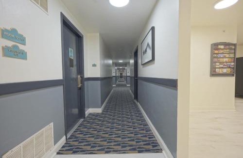 Berlin Hotel | Greenwoods Inn & Suites