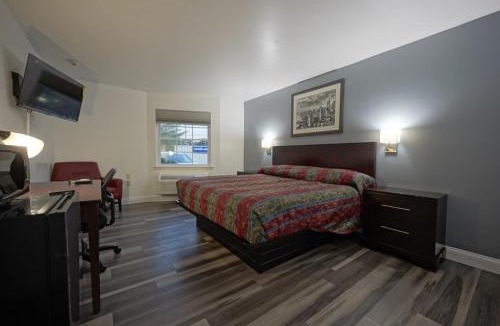 Berlin Hotel | Greenwoods Inn & Suites