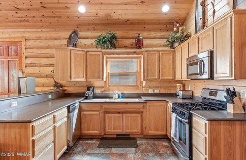 Greer Cabin | Greer Riverside Getaway (Cabin 168)