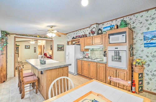 Greers Ferry House | Greers Ferry Getaway w/Deck & Lake Access!